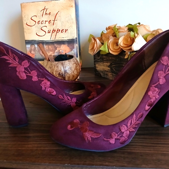 Floral Burgandy Pump - Picture 1 of 4